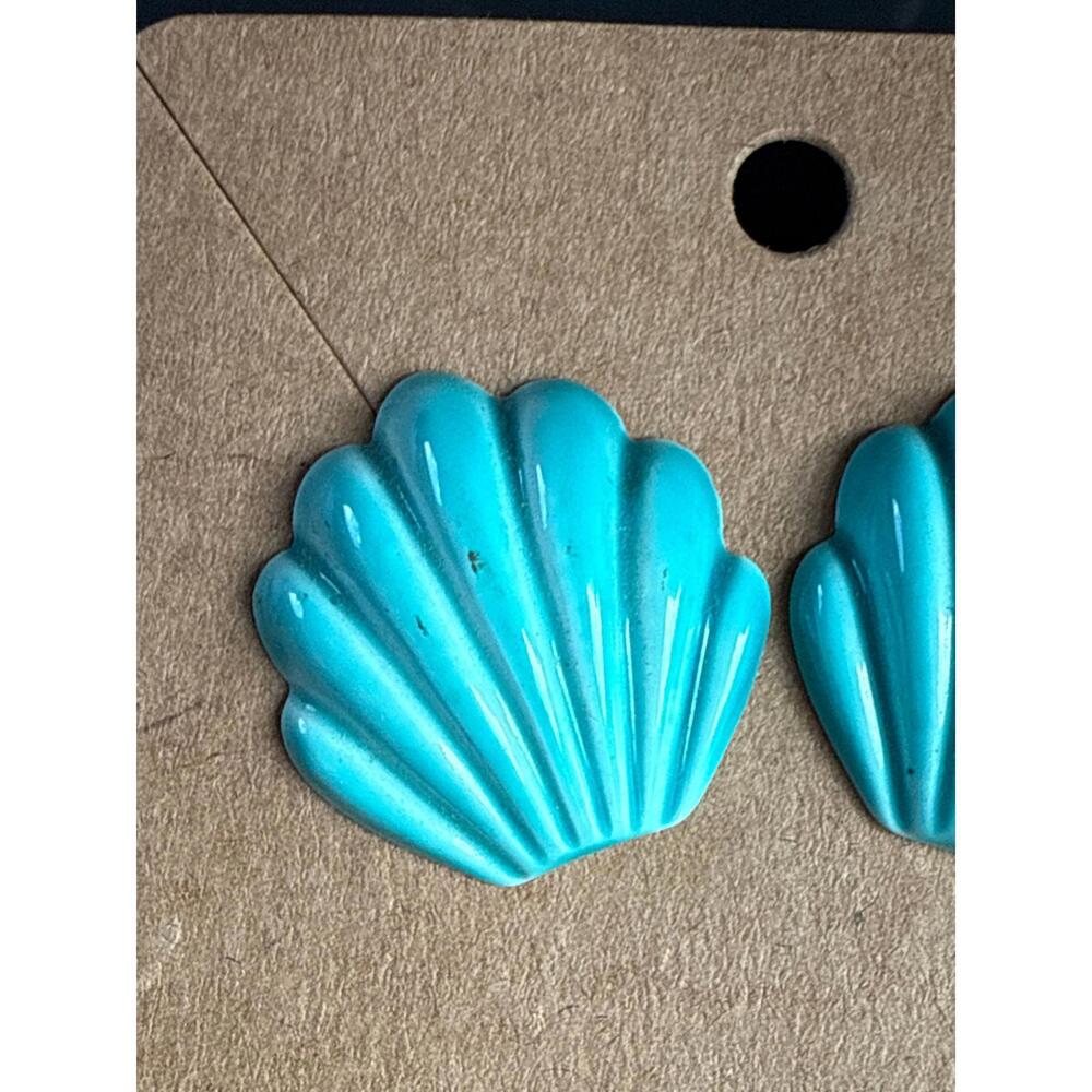 Vintage Plastic Sea Life Polymer Clay Clam  Shell Studs Earrings 1in - Picture 3 of 6